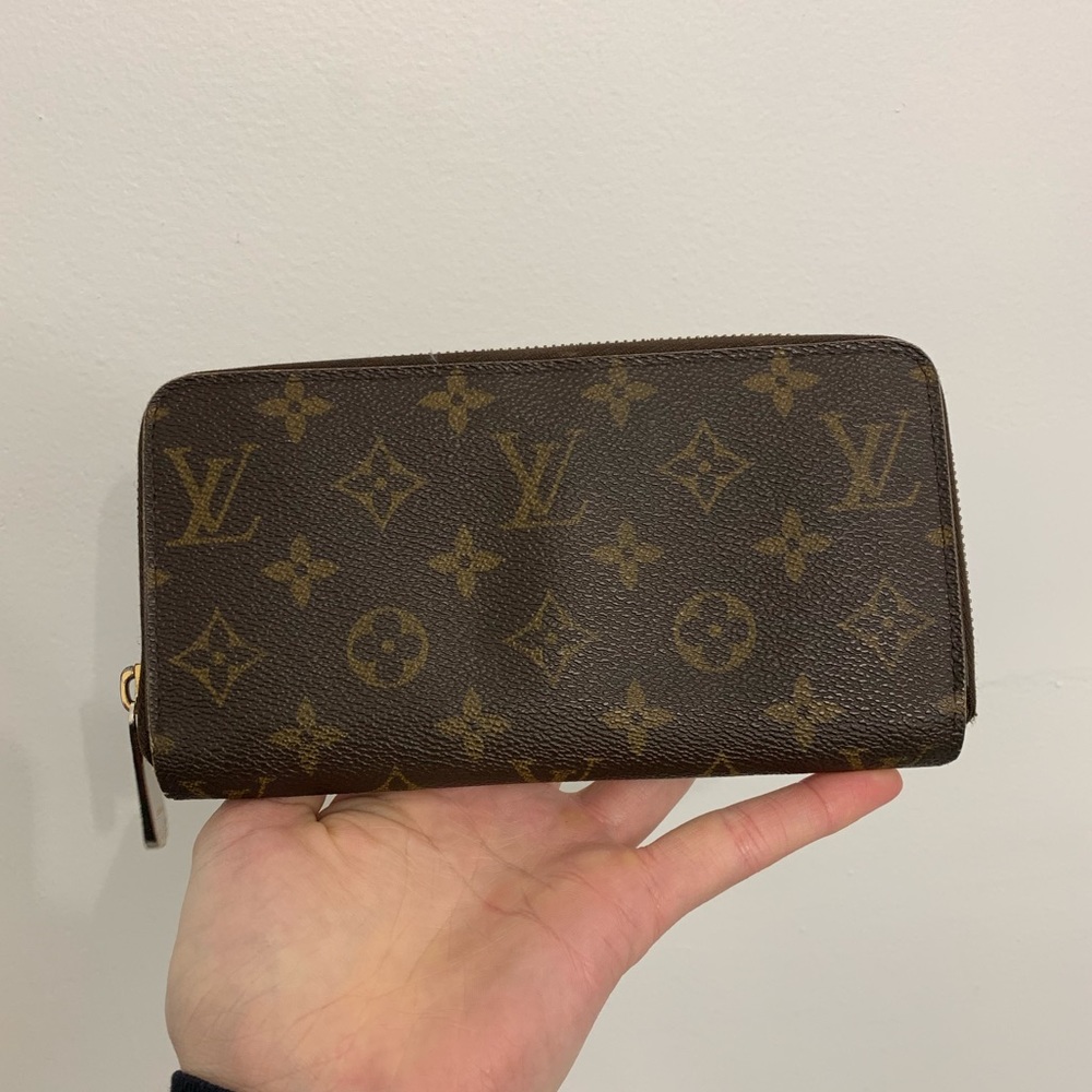 Louis Vuitton Zippy Wallet